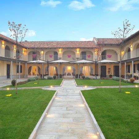 Agriturismo Cascina Varie Castagnito Buitenkant foto