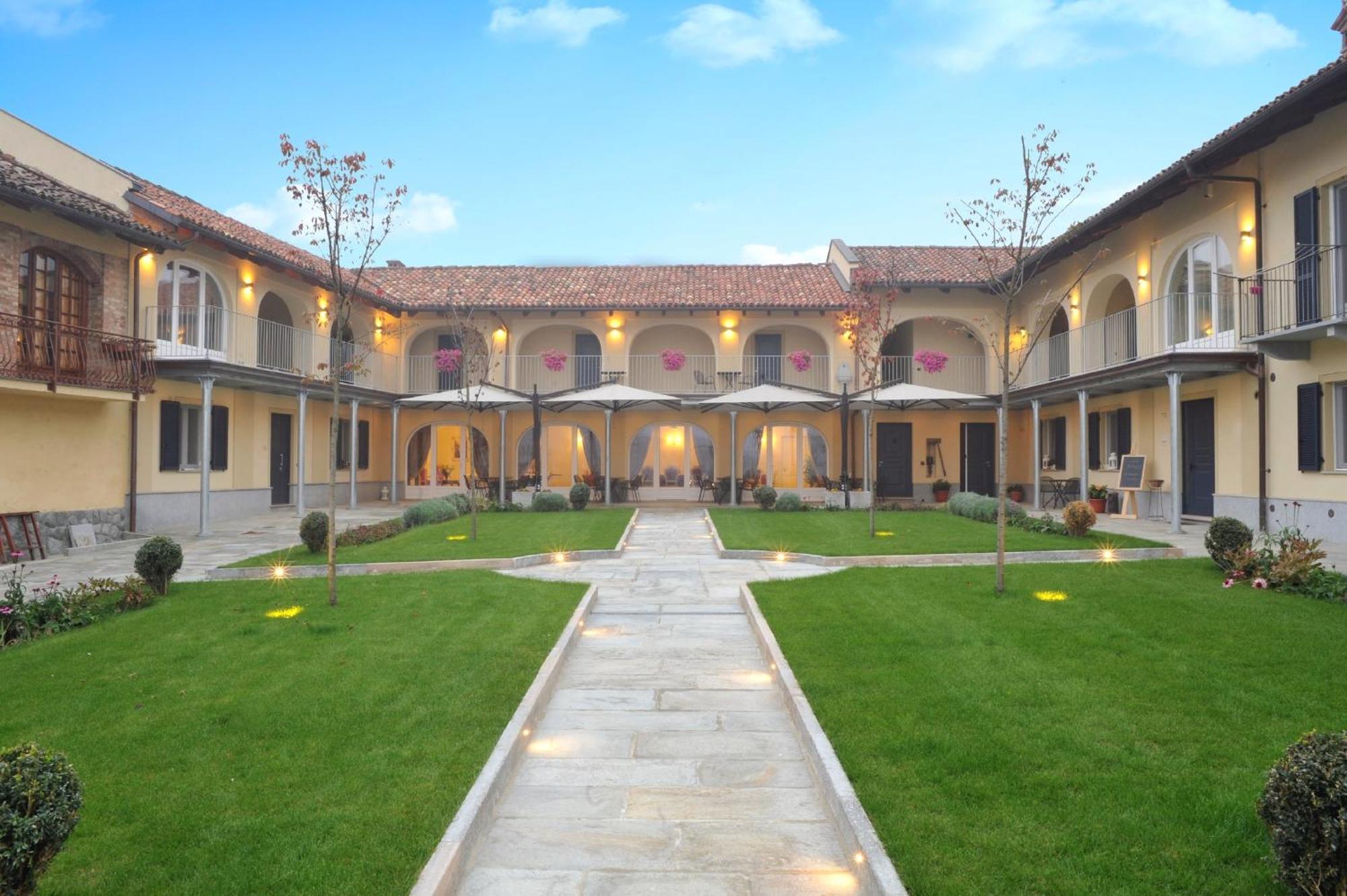 Agriturismo Cascina Varie Castagnito Buitenkant foto