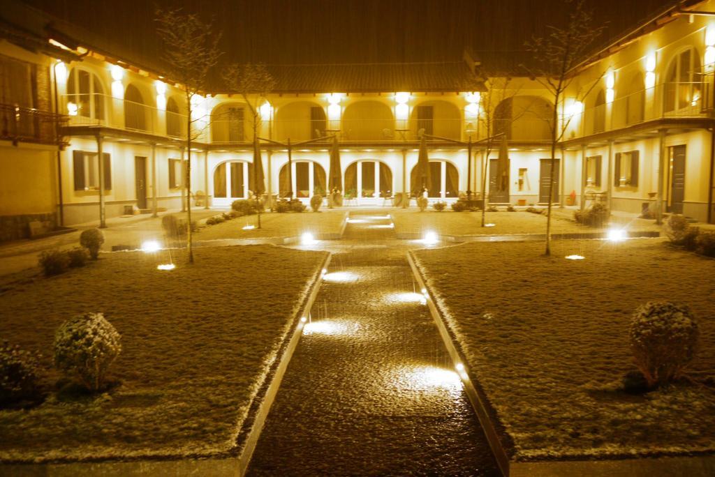 Agriturismo Cascina Varie Castagnito Buitenkant foto