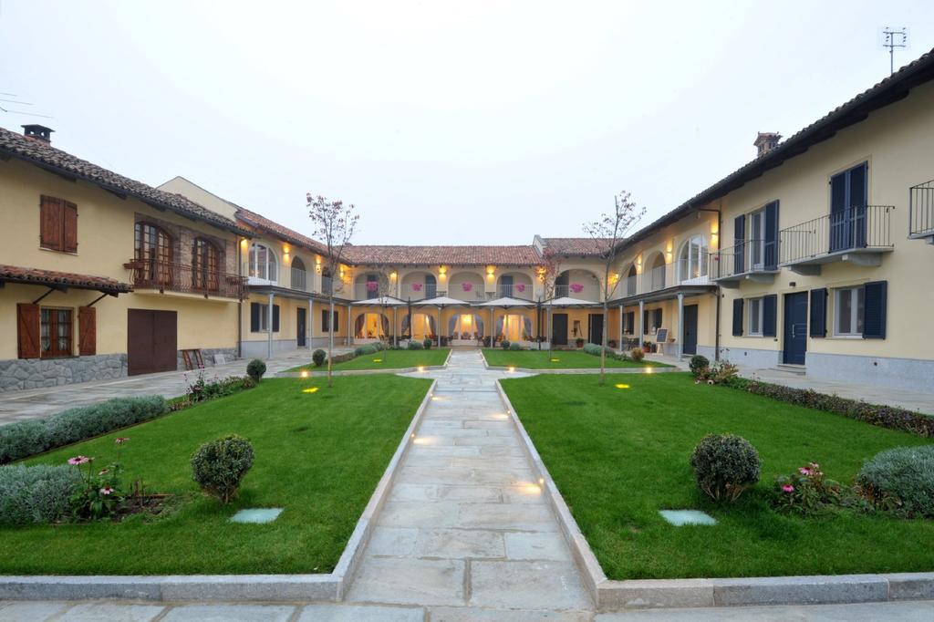 Agriturismo Cascina Varie Castagnito Buitenkant foto