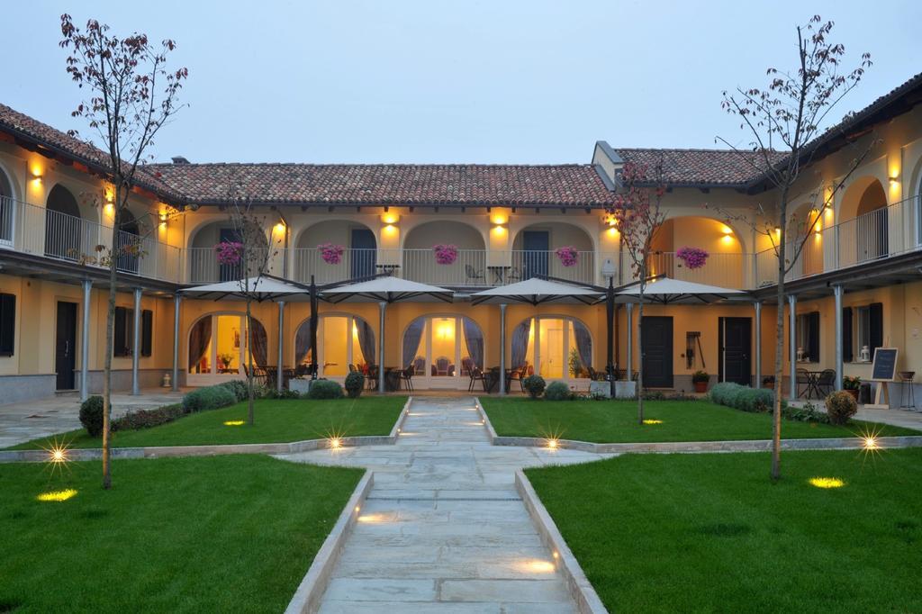 Agriturismo Cascina Varie Castagnito Buitenkant foto