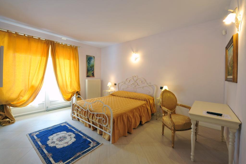 Agriturismo Cascina Varie Castagnito Buitenkant foto
