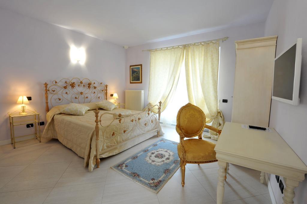 Agriturismo Cascina Varie Castagnito Buitenkant foto