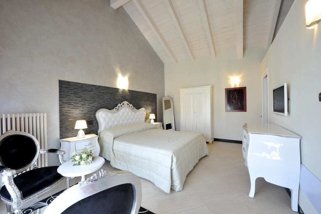 Agriturismo Cascina Varie Castagnito Buitenkant foto