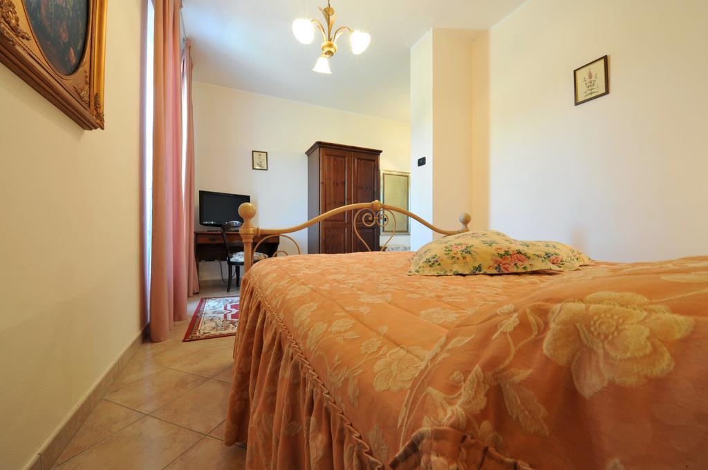Agriturismo Cascina Varie Castagnito Buitenkant foto