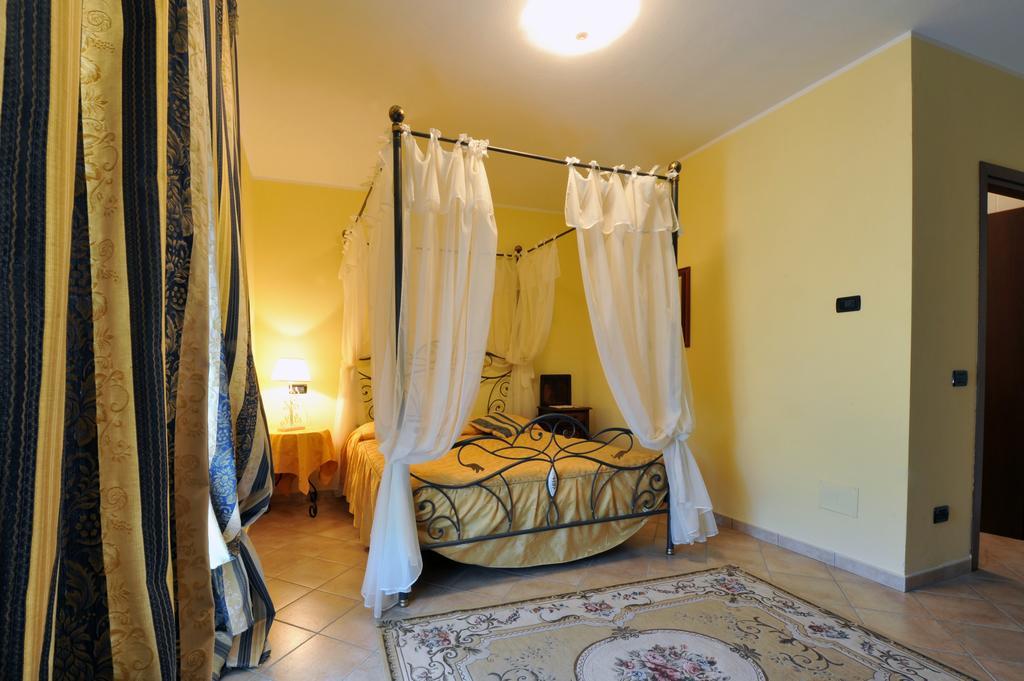 Agriturismo Cascina Varie Castagnito Buitenkant foto