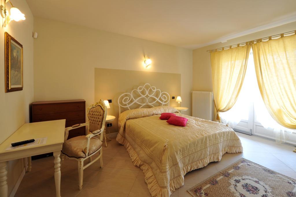 Agriturismo Cascina Varie Castagnito Buitenkant foto