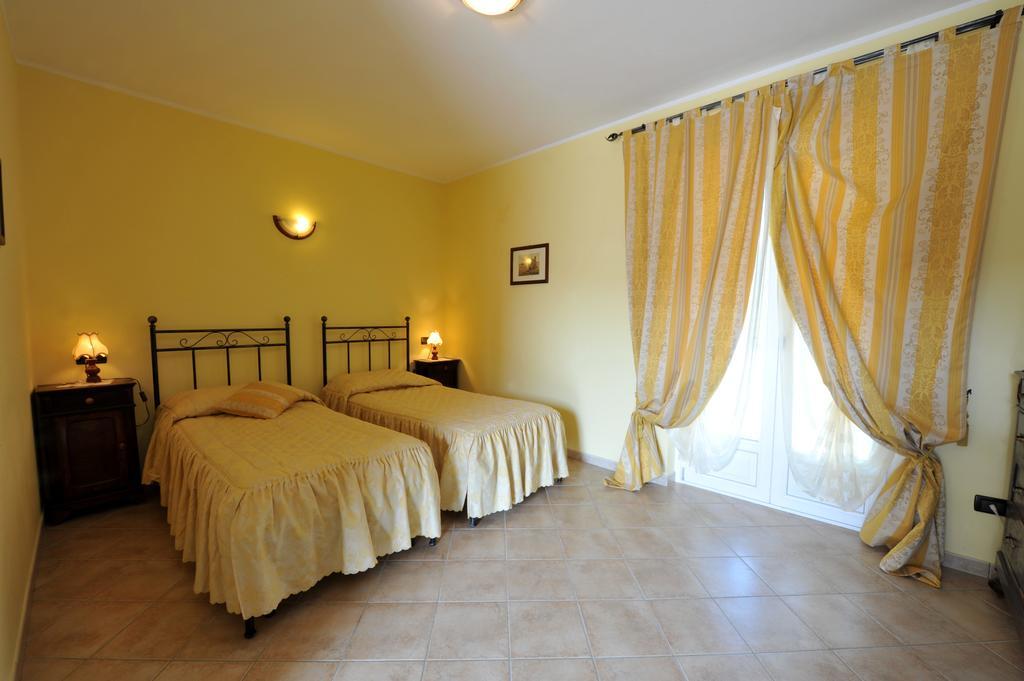 Agriturismo Cascina Varie Castagnito Buitenkant foto
