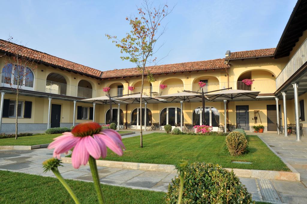 Agriturismo Cascina Varie Castagnito Buitenkant foto