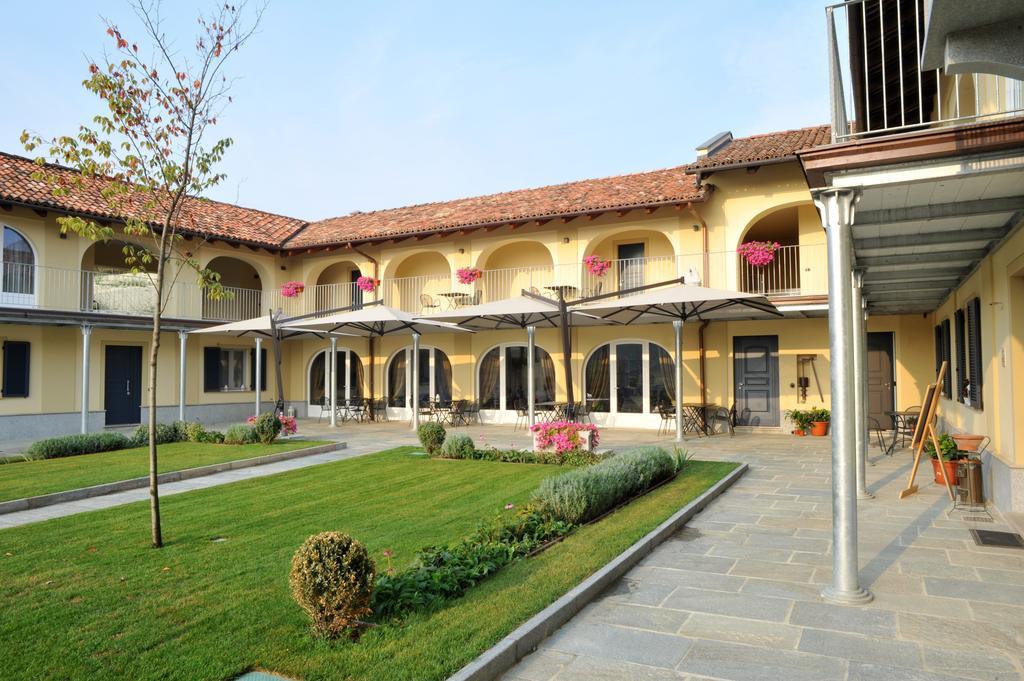 Agriturismo Cascina Varie Castagnito Buitenkant foto