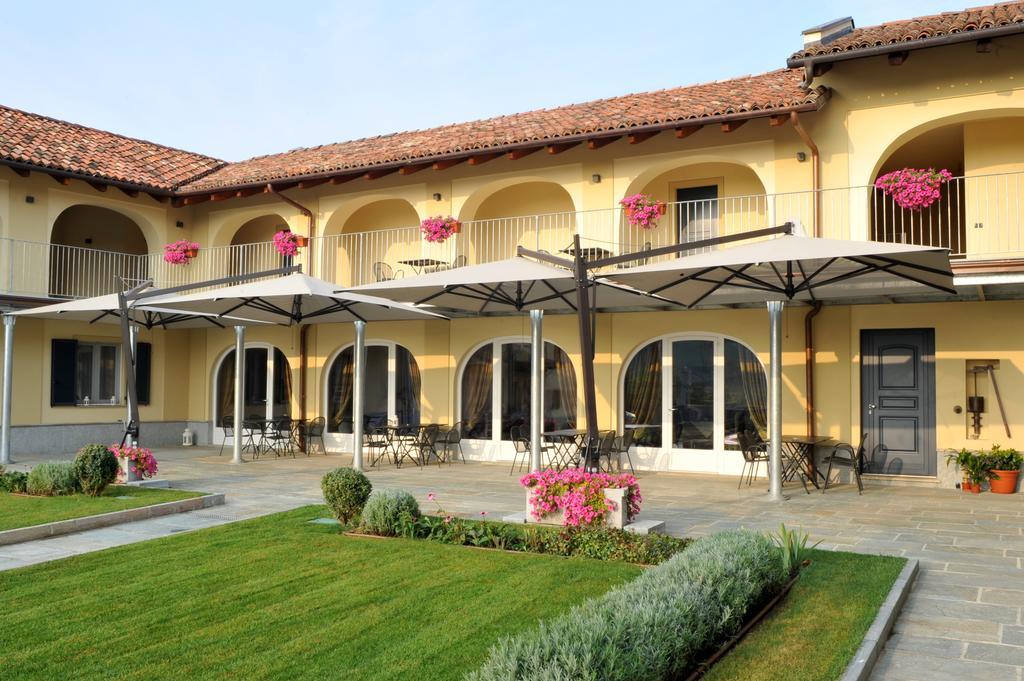 Agriturismo Cascina Varie Castagnito Buitenkant foto