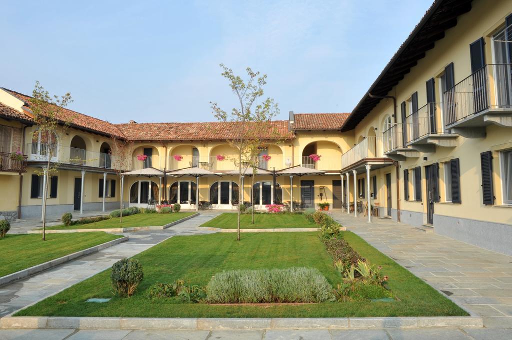 Agriturismo Cascina Varie Castagnito Buitenkant foto