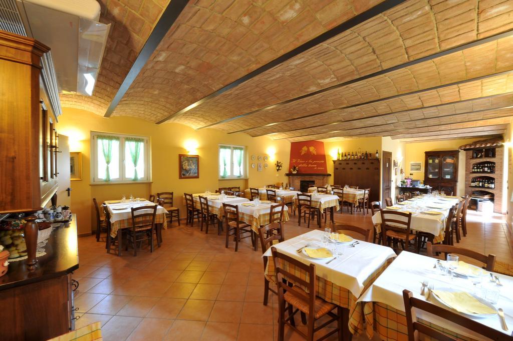 Agriturismo Cascina Varie Castagnito Buitenkant foto