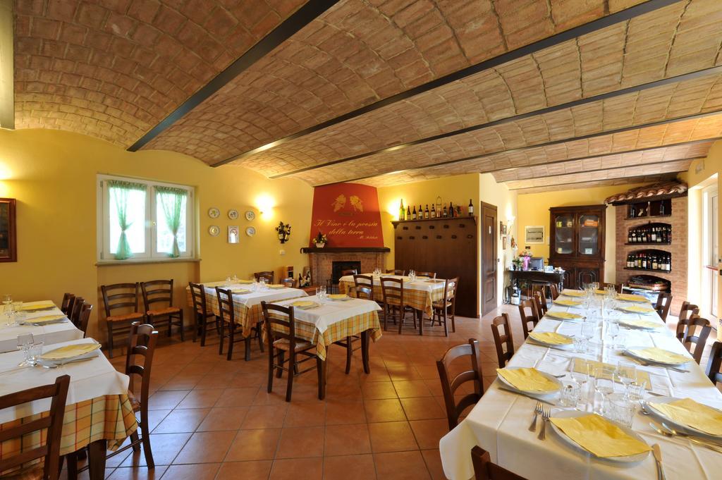 Agriturismo Cascina Varie Castagnito Buitenkant foto