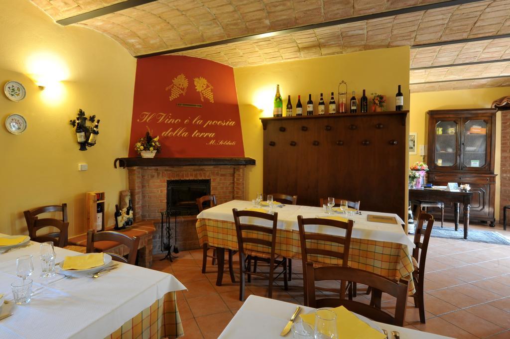 Agriturismo Cascina Varie Castagnito Buitenkant foto